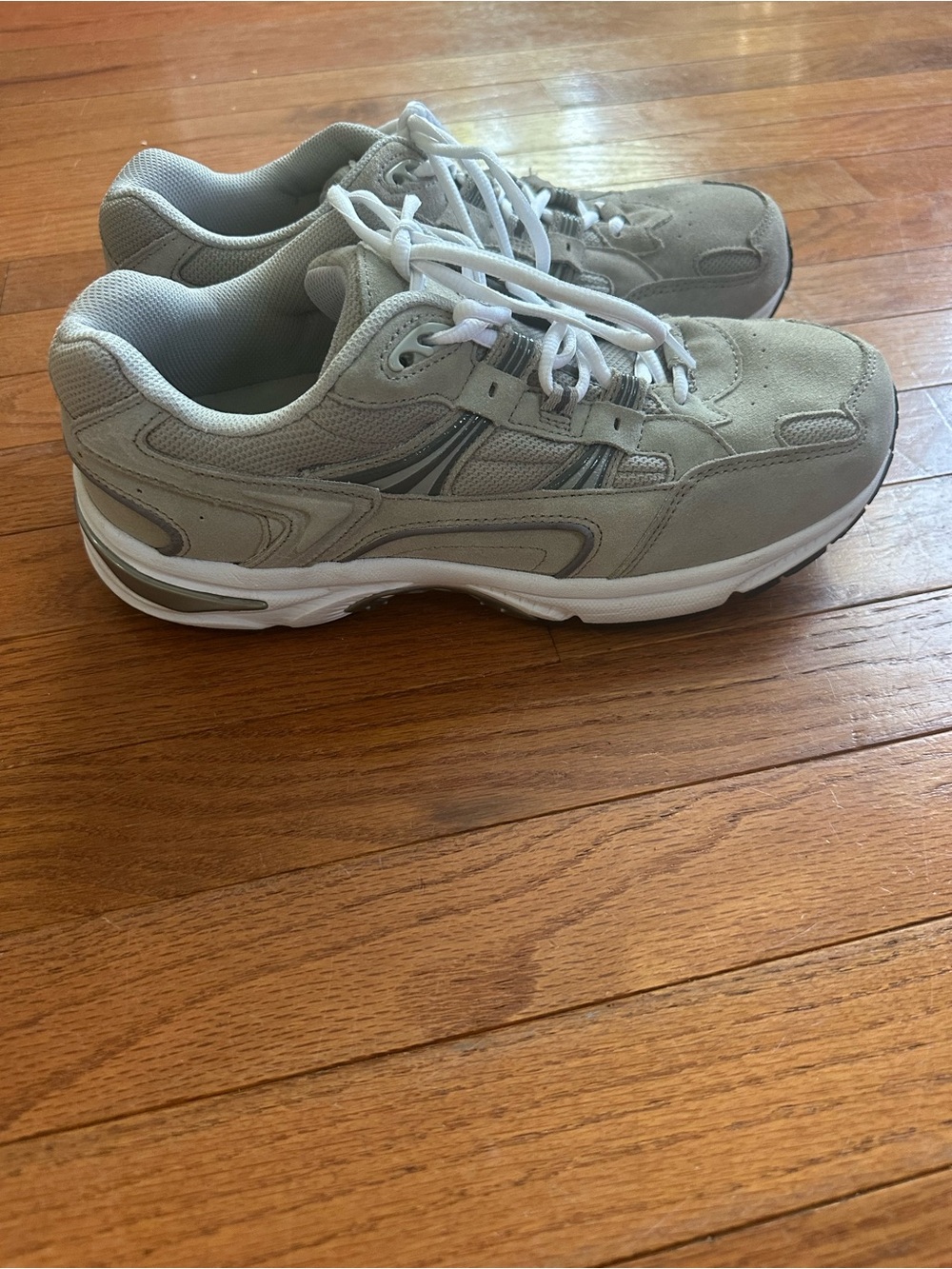 Gray Vionic Men’s Walker Shoes size 9.5– excellent condition! - Picture 8 of 8